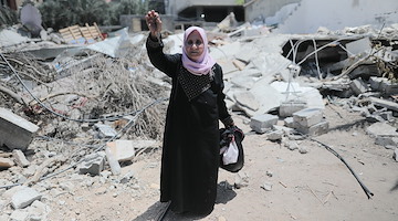 Gaza, militari israeliani sparano sulla folla: 104 morti. Usa: "Israele chiarisca"