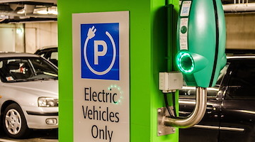 Germania, stop incentivi auto elettriche: giù i prezzi