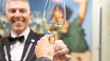 Il Lugana brilla a Vinitaly 2025: dalla Secret Tasting Room alla Torre dei Lamberti,