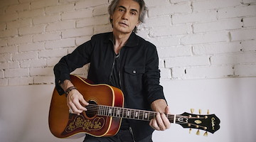 Ligabue celebra Buon Compleanno Elvis: da oggi disponibili le prime edizioni fisiche del progetto per i 30 anni
