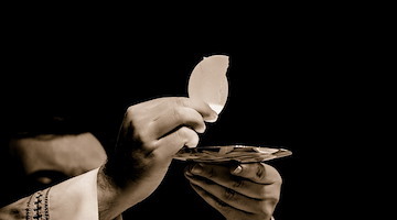 Vibo Valentia, tentativo di avvelenamento durante la messa per don Palamara