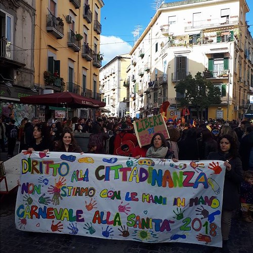 A Napoli sfila il Carnevale della Sanità: "Sì allo Ius Soli"
