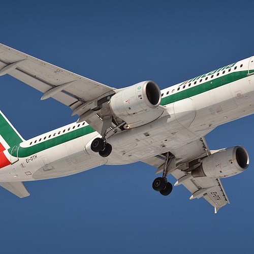 Alitalia, Rampelli: "Ex dipendenti non ricevono cassa integrazione, Mef blocchi indennità manager"