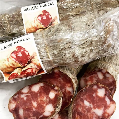 Allerta alimentare: trovata plastica nel "Salame Norcia" del salumificio Lanzi