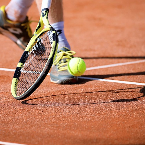 Tennis<br />&copy; Foto di hansmarkutt da Pixabay