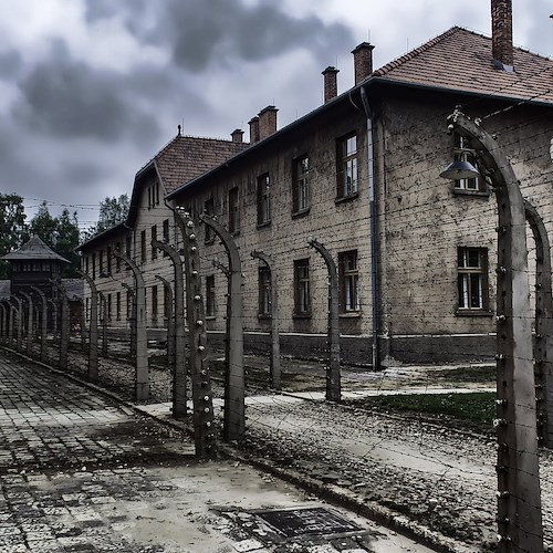 Auschwitz, Mattarella: "Fascismi europei complici dei crimini nazisti"