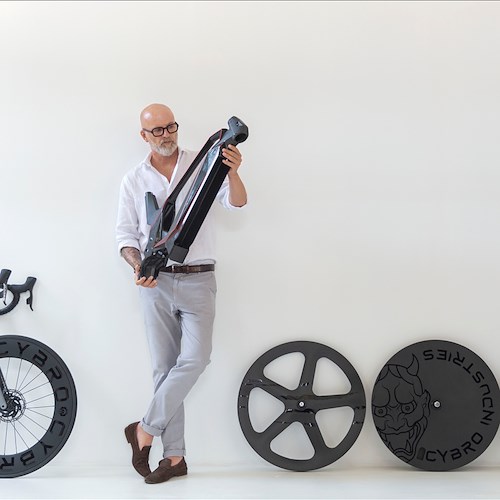 Bici "custom" e "high-tech" realizzate dagli artisti del telaio: nasce Cybro
