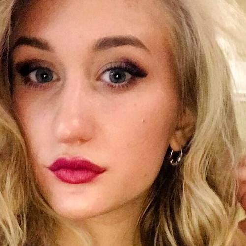 Coppia accoglie rifugiata ucraina, dopo dieci giorni il marito se ne innamora e lascia la famiglia 