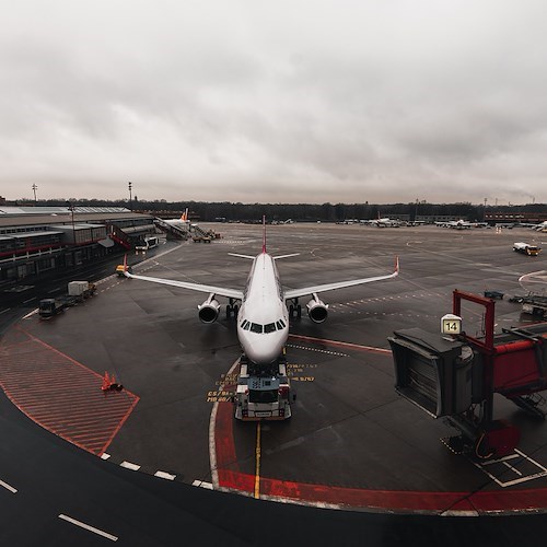 Decarbonizzazione trasporto aereo, firmato protocollo tra Enac e Enea