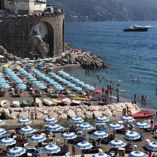 Estate 2022, per Codacons sarà la più costosa: ecco tutti i rincari, dagli stabilimenti agli aerei 