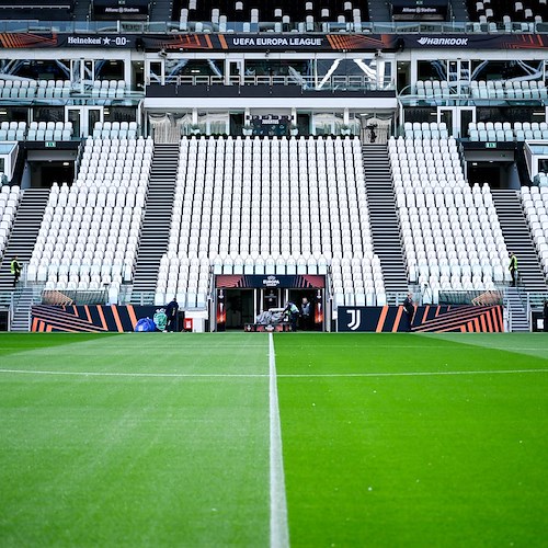 Europa League, malore per il portiere della Juve Szczesny che esce in lacrime