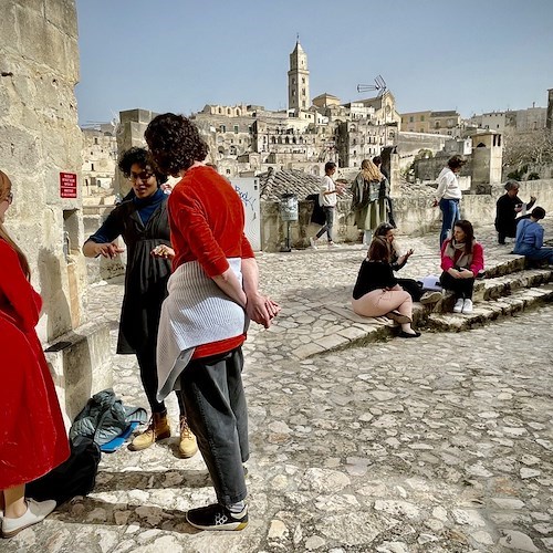 Favorire l'occupabilità con il teatro: un corso online e una training week a Matera