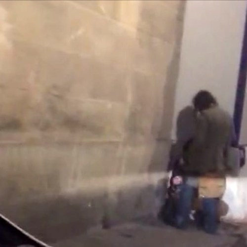 Firenze, ripresi mentre fanno sesso in strada, il video diventa virale