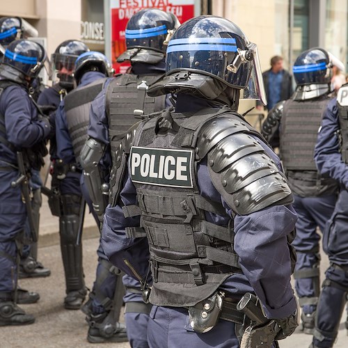 Francia, scontri e arresti per il 1°Maggio. Borne: "Superato limite"