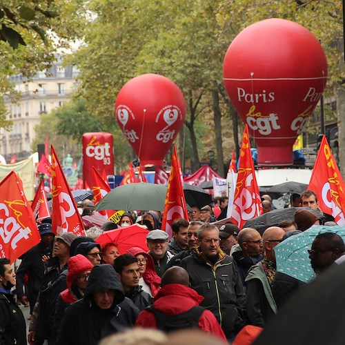 Francia, scontro muro contro muro sulla riforma pensioni tra governo e sindacati