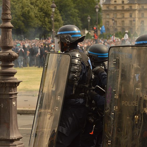 Francia, scontro muro contro muro sulla riforma pensioni tra governo e sindacati