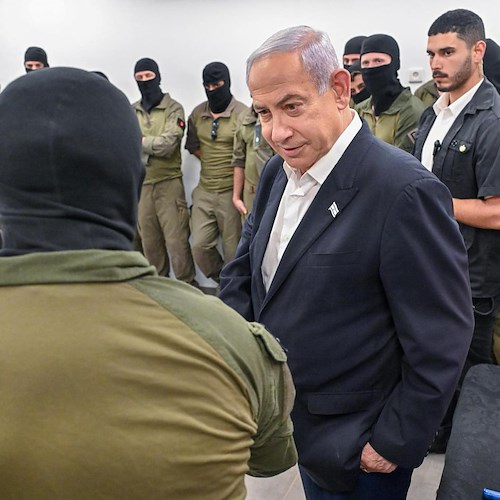 Benjamin Netanyahu con i soldati israeliani<br />&copy; pagina FB Benjamin Netanyahu
