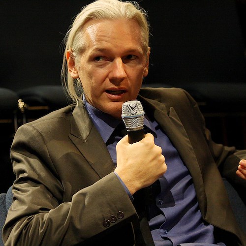 Gb, Julian Assange chiede di partecipare a funerali di Vivienne Westwood