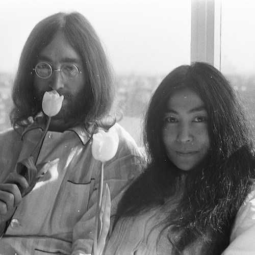 I 90 anni di Yoko Ono e il regalo del figlio Sean Lennon