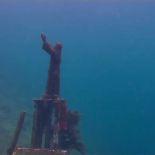 Il drone in immersione nel Lago di Como per riprese subacque. Ecco il video con le immagini inedite