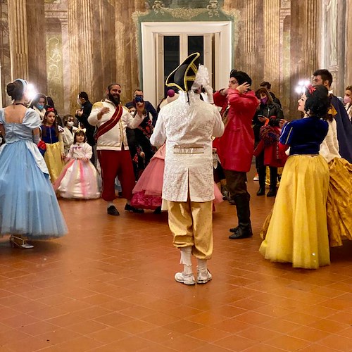 Incanto ed eleganza nella dimora reale di Villa Campolieto per il Gran Ballo delle Favole