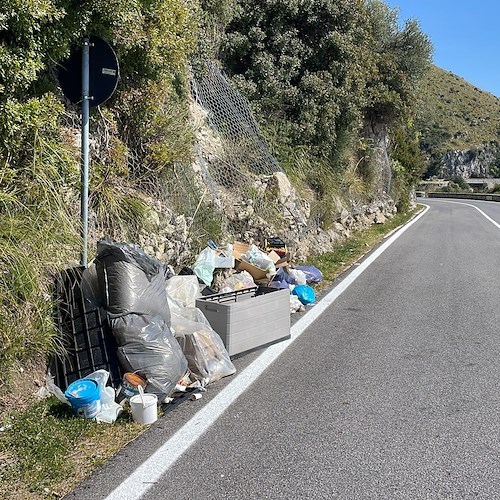 Incivili ancora in azione a Tordigliano, spunta nuova discarica a cielo aperto / FOTO 