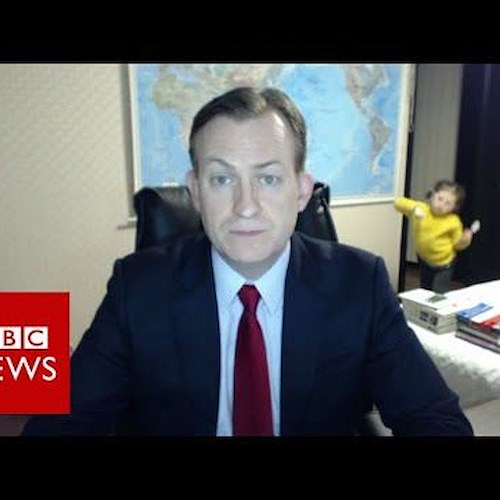 Intervista in diretta alla BBC interrotta da due "piccoli" imprevisti