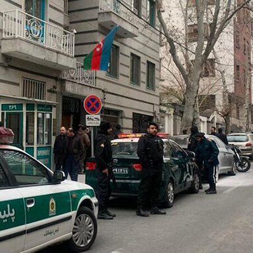 Iran, spari contro ambasciata azera: ucciso capo della sicurezza 