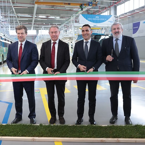 Iveco Group torna a produrre autobus in Italia e inaugura il nuovo stabilimento di Foggia
