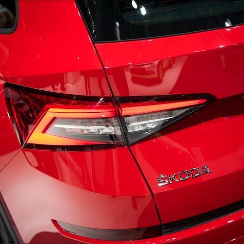 ŠKODA KODIAQ SPORTLINE, la casa automobilistica ceca presenta un elegante SUV di grandi dimensioni