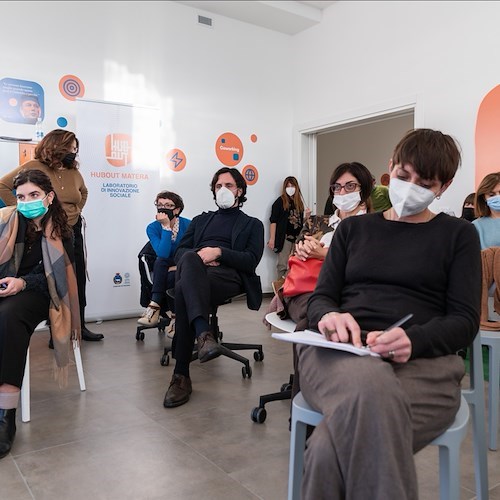 L'opera lirica dove mancano i teatri: Community Opera porta il teatro e la musica alle persone