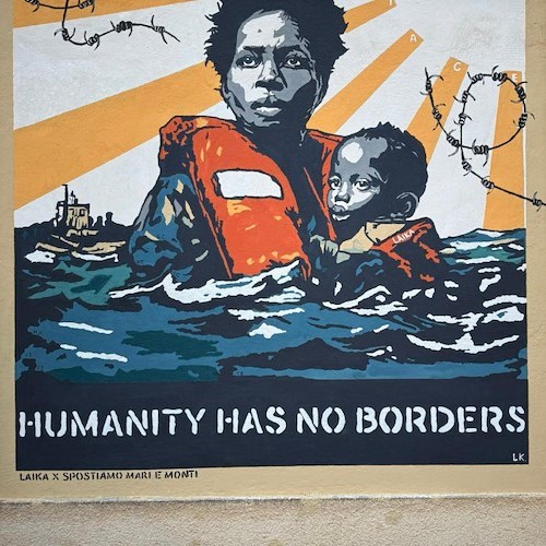 Street Art_A Riace il nuovo murale di Laika a sostegno del modello di accoglienza di Mimmo Lucano