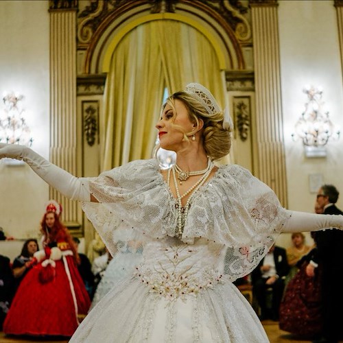 La Compagnia Nazionale di Danza Storica ha celebrato Pëtr Il'ič Čajkovskij con grande successo al Gran Ballo Russo a Palazzo Brancaccio.