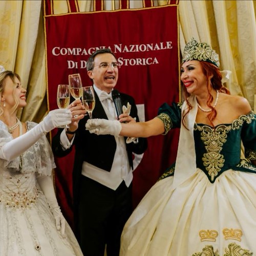 La Compagnia Nazionale di Danza Storica ha celebrato Pëtr Il'ič Čajkovskij con grande successo al Gran Ballo Russo a Palazzo Brancaccio.