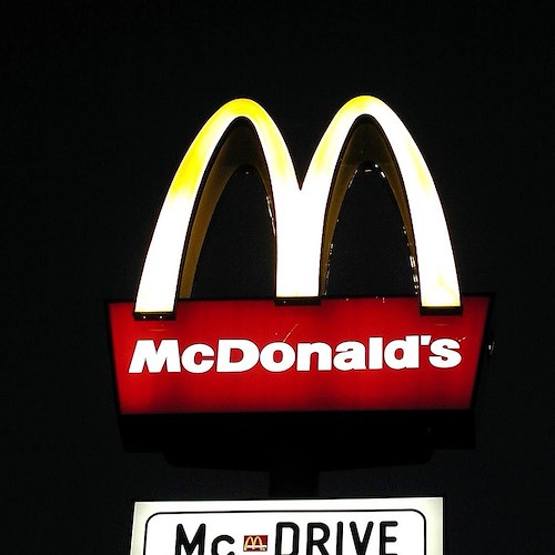 La Russia dice addio a McDonald's e dà il benvenuto a nuova catena: "Vkousno i totchka"