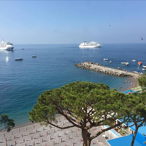 La stagione delle crociere è iniziata: ben due navi avvistate nel mare della Costa D’Amalfi