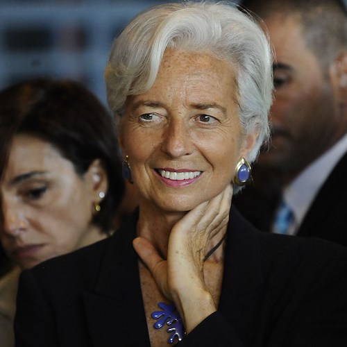 Lagarde: "Banche varino misure per alleviare rialzo dei tassi sui mutui"