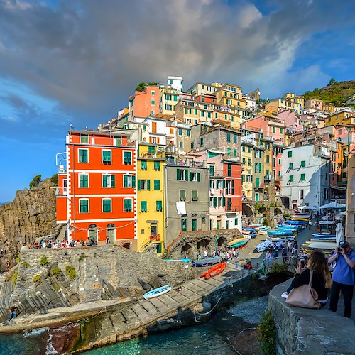 Liguria, Cinque Terre prese d'assalto. Sindaco di Riomaggiore: "Servono misure per distribuire i flussi"
