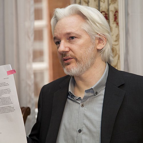 Londra, concluso appello per Assange: i giudici prendono tempo