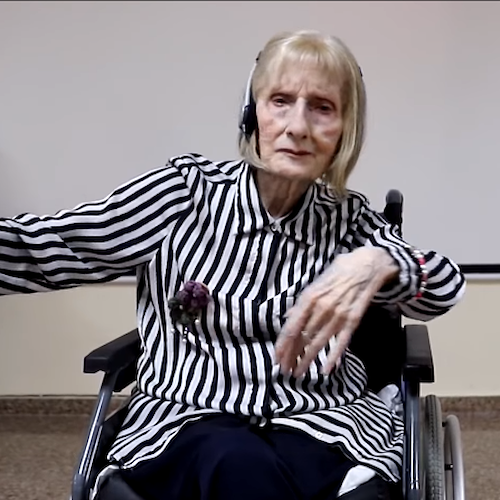 Malata di Alzheimer ritorna a ballare il "Lago dei Cigni": il video di Marta Gonzalez commuove il web
