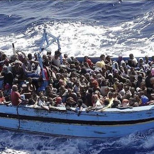 Migranti, delibera dell’Unione europea: che sbarchino solo in Italia