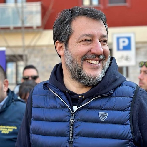 Milano, manifestazione famiglie arcobaleno. Botta e risposta via social tra Pascale e Salvini