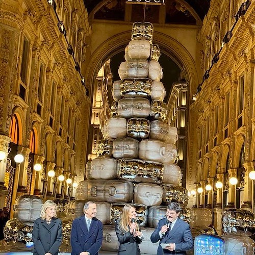 Albero Gucci in Galleria<br />&copy; Alessandro Aresi