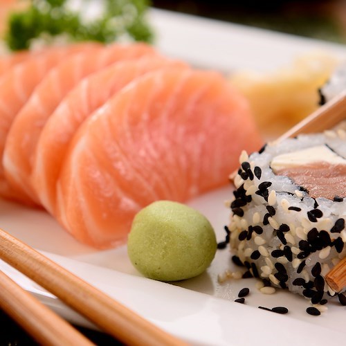Napoli, donna di 40 anni muore nel giorno del suo compleanno dopo aver mangiato sushi