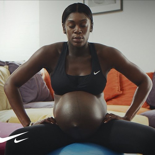 Nike lancia la sua linea per le atlete più forti di sempre: le donne in dolce attesa