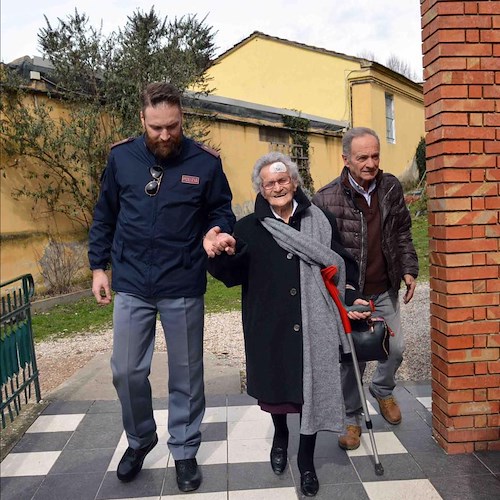 Nonna Luisa, a 106 anni si è recata ancora una volta ai seggi: "Votare è un diritto sacrosanto che va difeso, sempre"