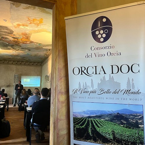 ORCIA WINE FESTIVAL: I VINI DELL’ORCIA DOC IN VETRINA TRA ARTE E PAESAGGI “UNESCO” 