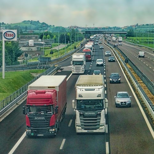 Orrore a Trieste, ritrovato cadavere appeso al guardrail 