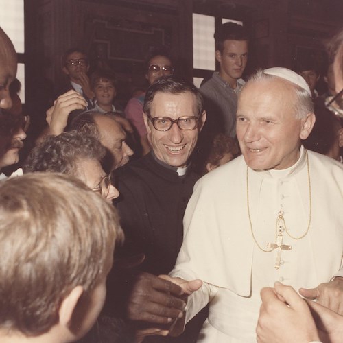 Papa Francesco: "Illazioni su Giovanni Paolo II offensive e infondate"