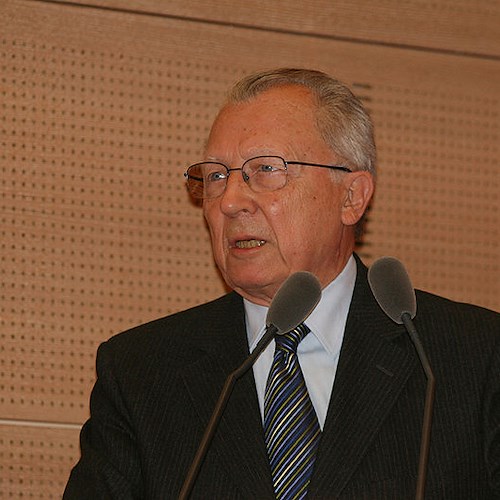 Parigi, è morto l'ex presidente Commissione europea Jacques Delors